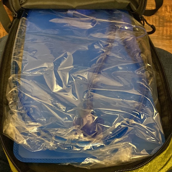 New topi hydration backpack - Picture 3 of 3